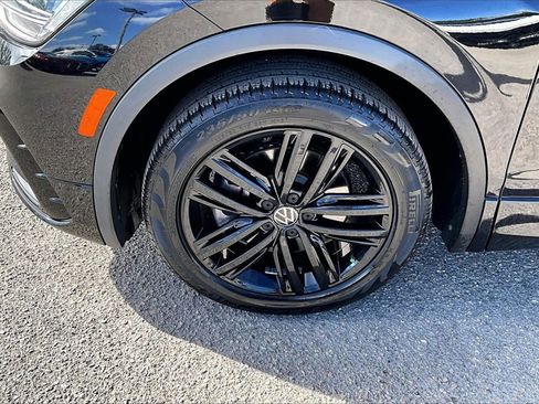 Certified 2022 Volkswagen Tiguan SE R-Line image 13