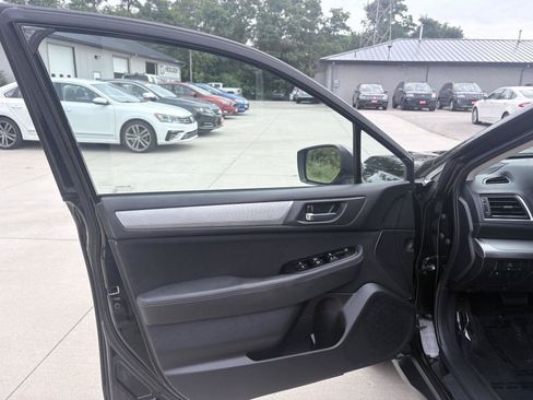 Used 2016 Subaru Outback 2.5i Premium AWD/4WD image 10