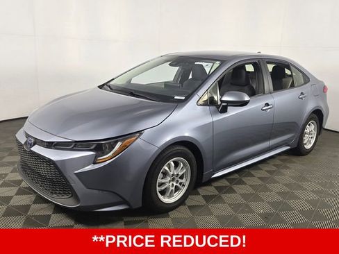 Used 2022 Toyota Corolla LE image 2