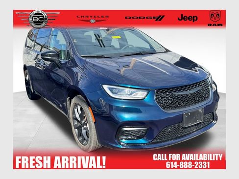 Used 2023 Chrysler Pacifica Limited w/ S Appearance Package image 1