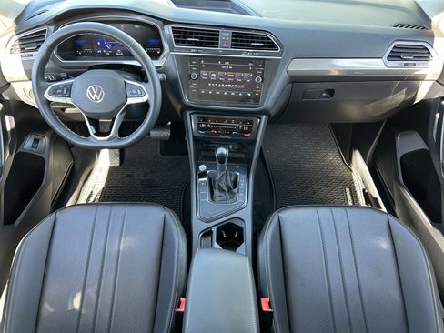 Used 2024 Volkswagen Tiguan SE FWD image 13