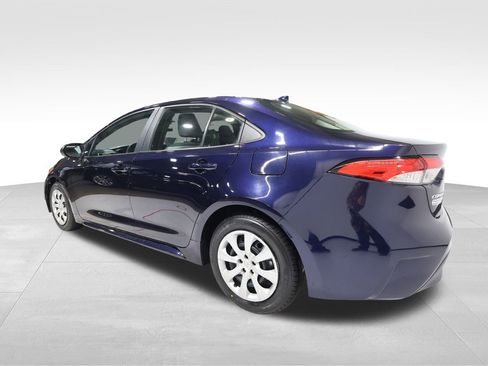 Used 2024 Toyota Corolla LE image 2