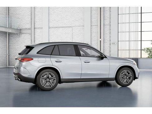 Used 2025 Mercedes-Benz GLC 300 4MATIC image 18