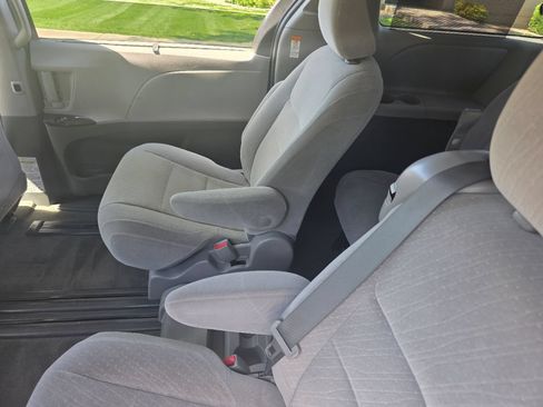 Used 2018 Toyota Sienna LE FWD image 10