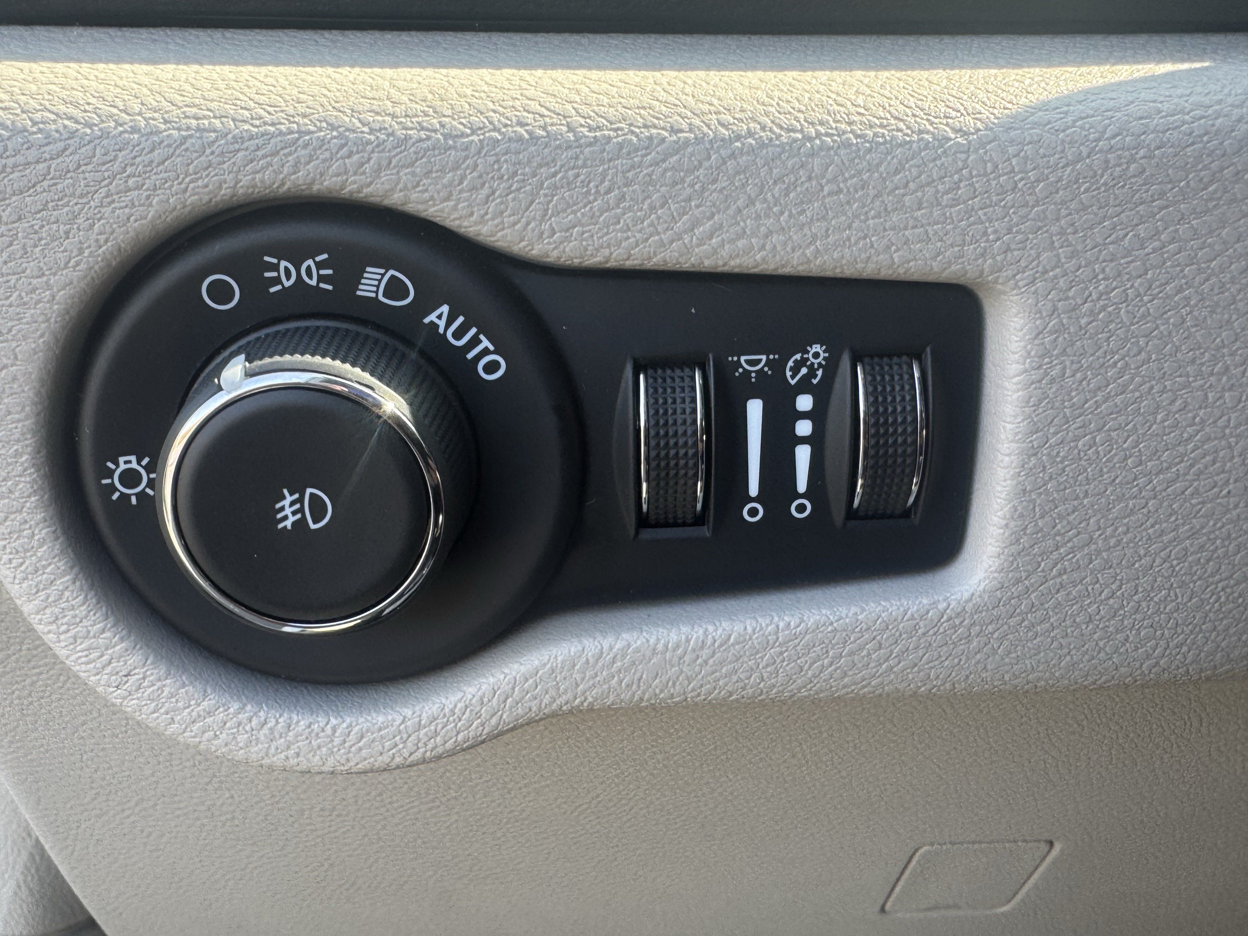 Used 2024 Chrysler Pacifica Touring-L FWD image 29