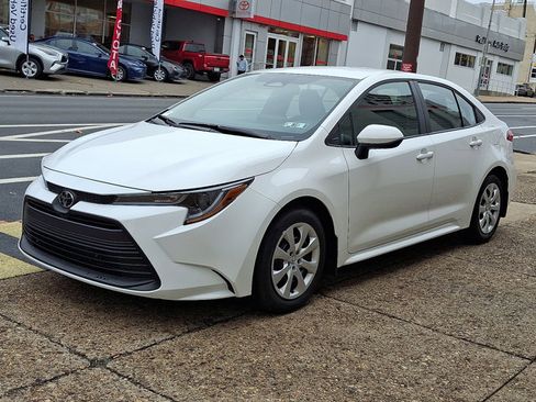 Used 2026 Toyota Corolla LE image 3