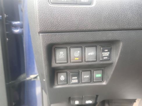 Used 2017 Nissan Rogue SV AWD/4WD image 17
