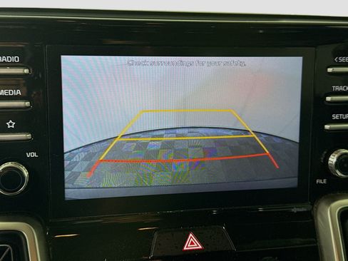 Used 2021 Kia Sorento LX FWD image 19