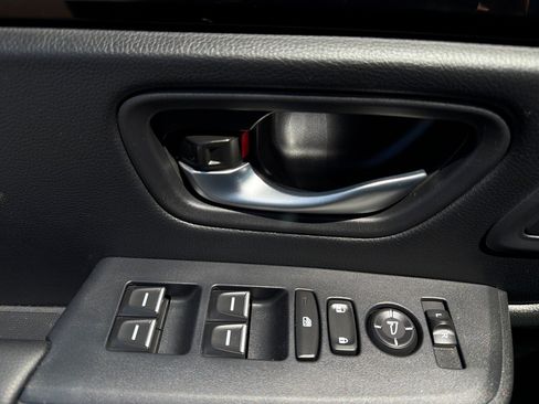 Used 2025 Honda Pilot EX-L image 16