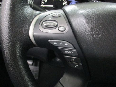 Used 2019 Nissan Pathfinder S image 18