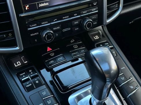 Used 2015 Porsche Cayenne S image 37