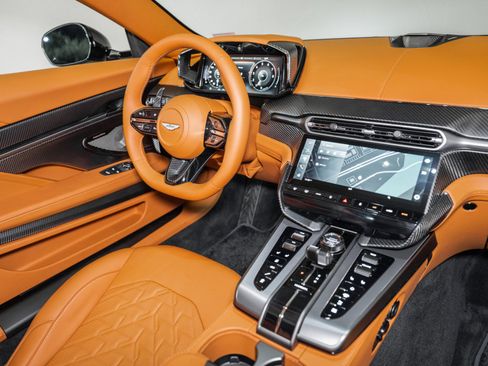 Used 2025 Aston Martin Vanquish image 21