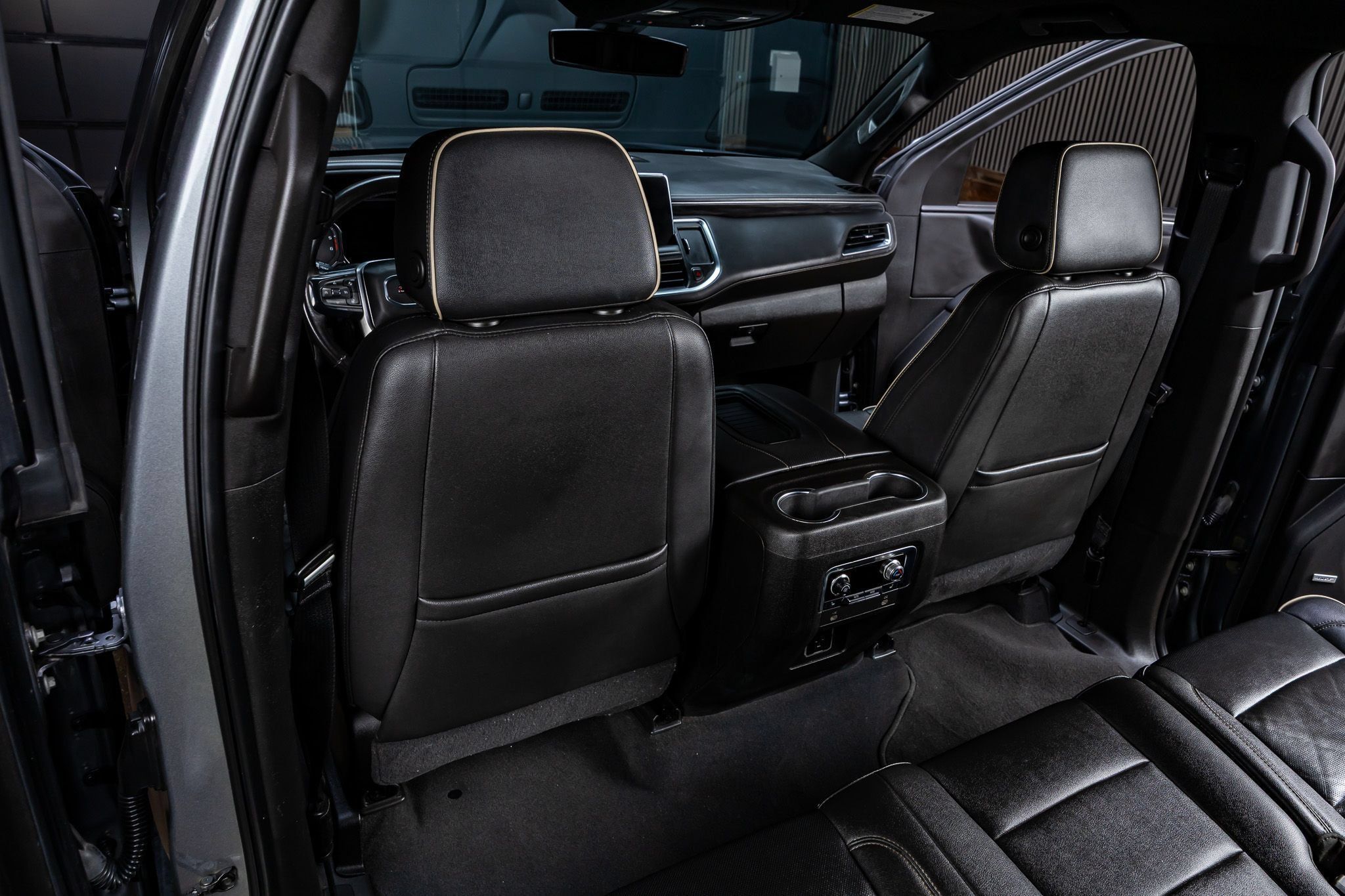 Used 2021 GMC Yukon XL SLT w/ SLT Luxury Package RWD image 30