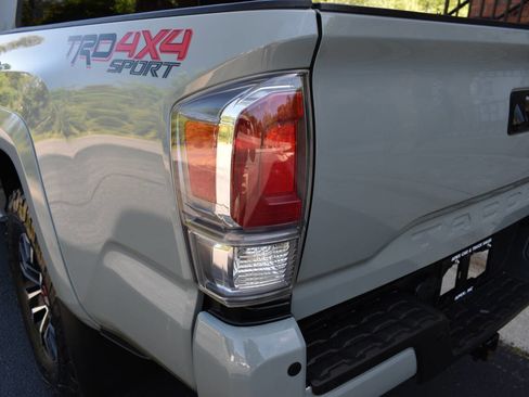 Used 2022 Toyota Tacoma TRD Sport w/ Technology Package AWD/4WD image 38