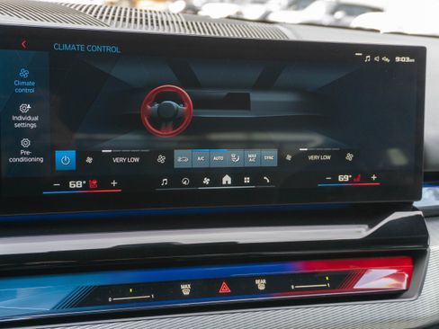 Used 2025 BMW M5 w/ Carbon Package image 27