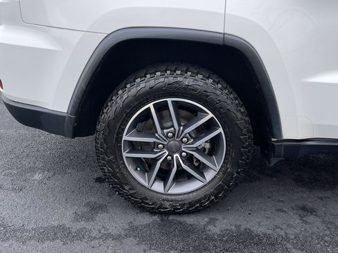 Used 2019 Jeep Grand Cherokee Limited w/ Luxury Group II image 34