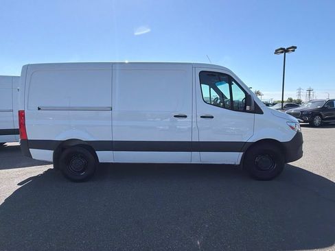 Used 2025 Mercedes-Benz Sprinter 2500 image 5