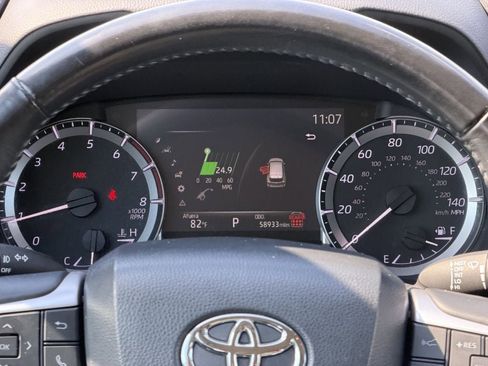 Used 2024 Toyota Highlander LE FWD image 16