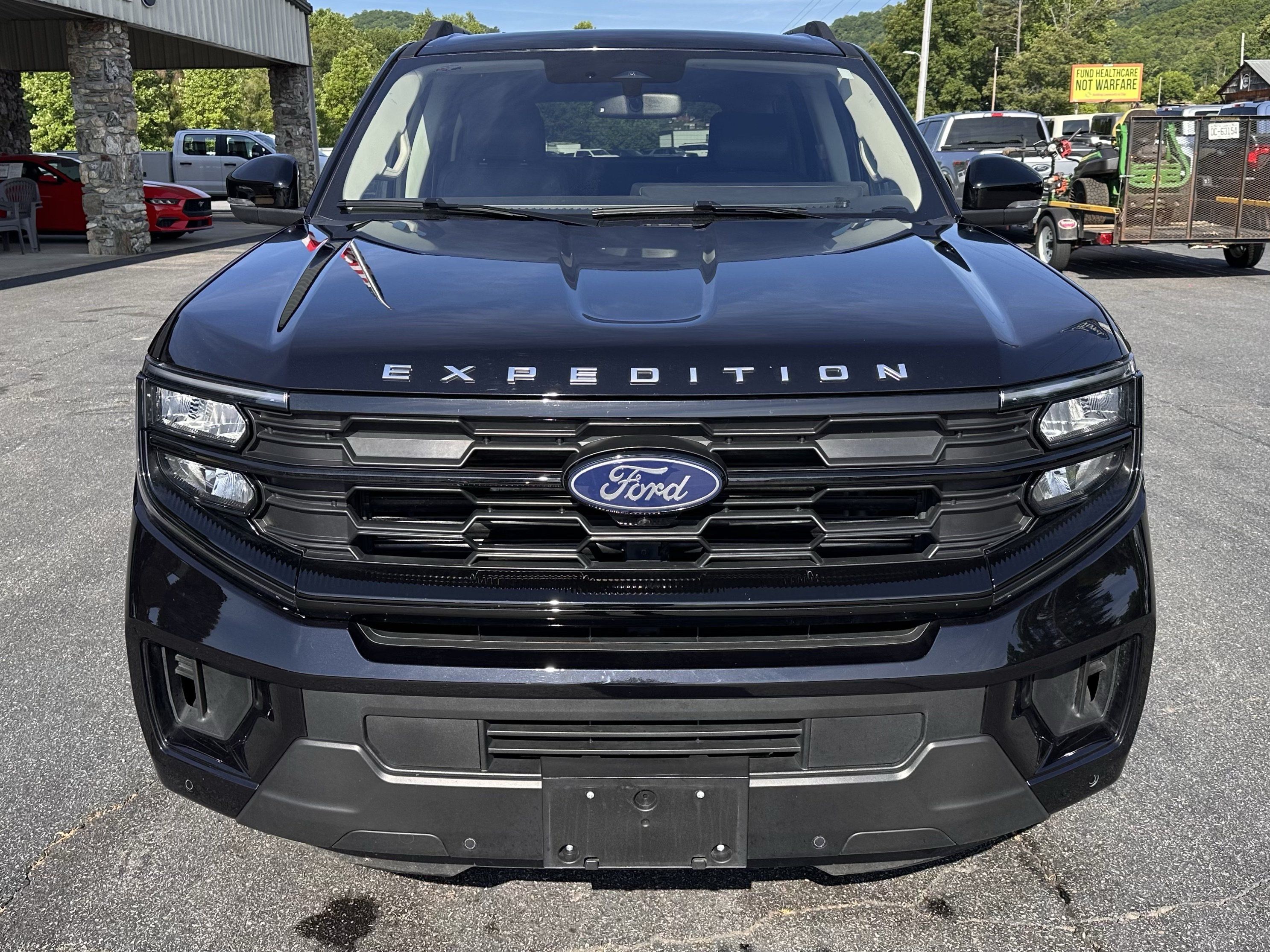 Certified 2025 Ford Expedition Active AWD/4WD image 3