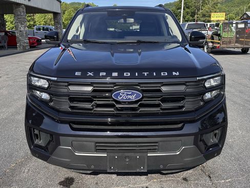 Used 2025 Ford Expedition Active AWD/4WD image 3