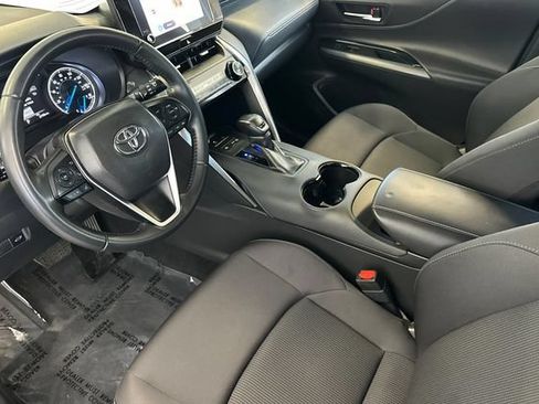 Used 2023 Toyota Venza LE AWD/4WD image 12