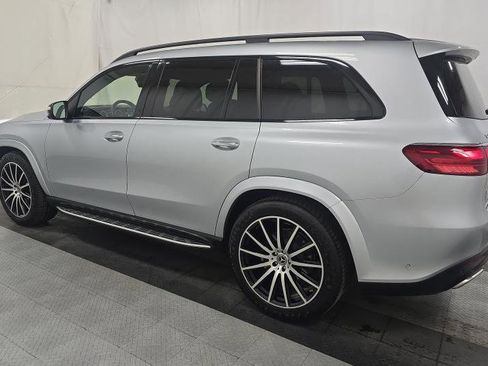 Used 2025 Mercedes-Benz GLS 580 4MATIC image 4
