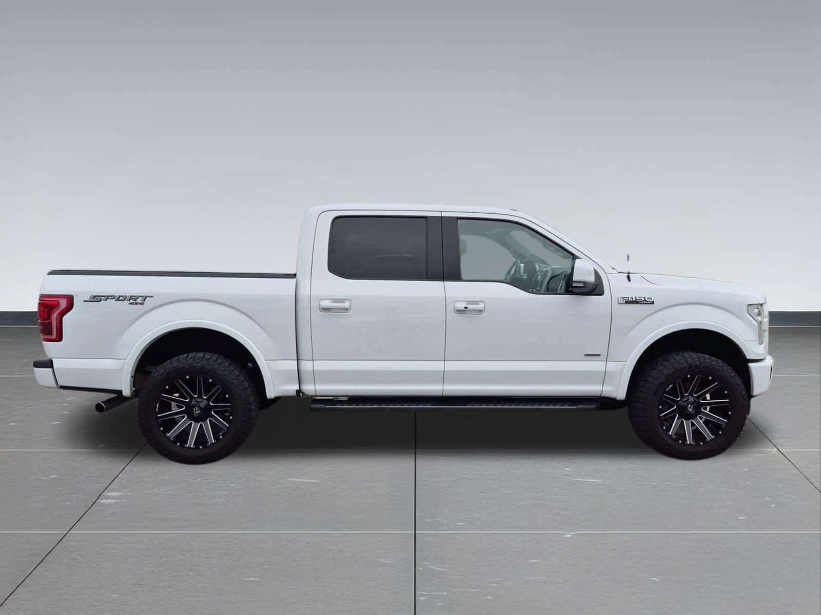 Used 2017 Ford F150 Lariat w/ Equipment Group 502A Luxury AWD/4WD image 7