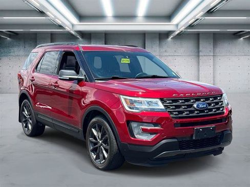 Certified 2017 Ford Explorer XLT w/ Equipment Group 202A AWD/4WD image 25