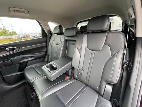 Used 2025 Kia Sorento S image 25