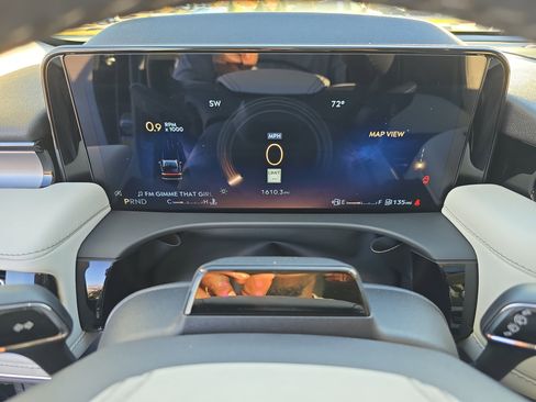 Certified 2025 Lincoln Aviator AWD w/ Equipment Group 101A image 18