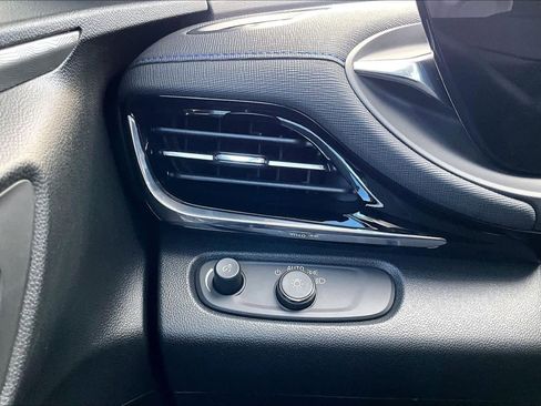 Used 2025 Buick Envista Sport Touring w/ Experience Buick Package image 35