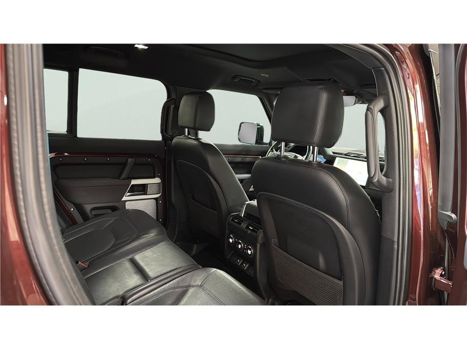 Used 2023 Land Rover Defender 130 SE AWD/4WD image 24