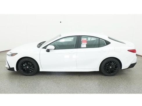 Used 2026 Toyota Camry SE FWD image 3