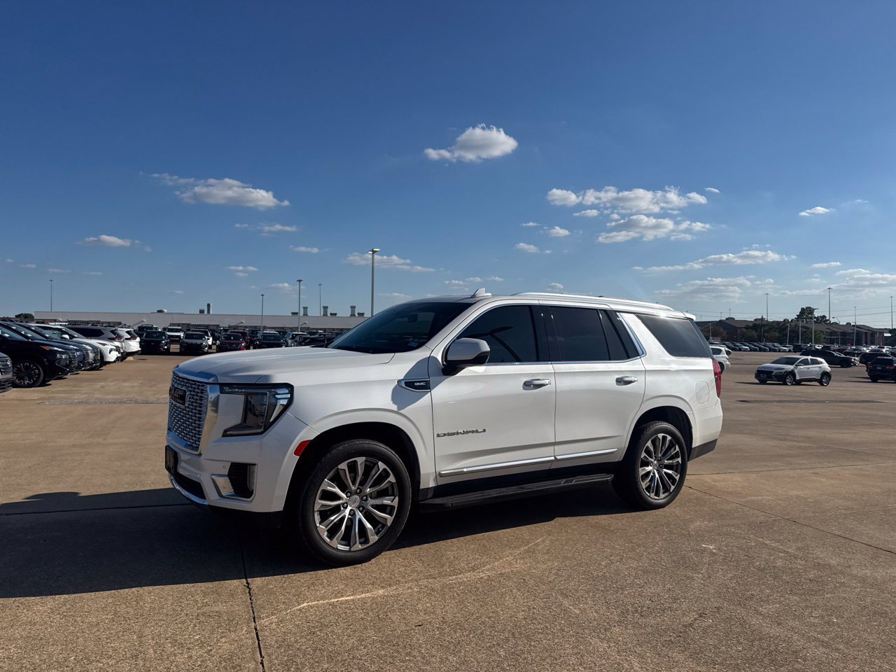 Used 2021 GMC Yukon Denali w/ LPO, Illumination Package AWD/4WD image 14