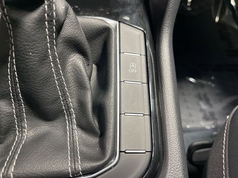 Used 2022 Volkswagen Taos SEL w/ Panoramic Sunroof Package image 24