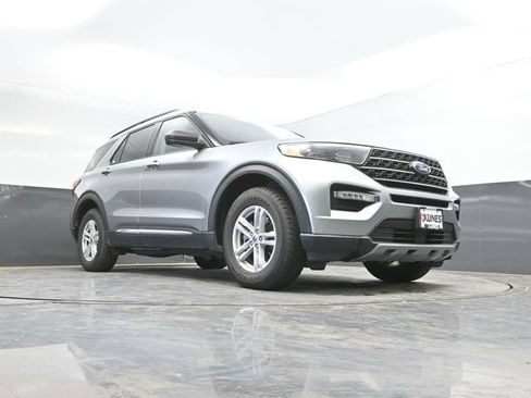 Used 2024 Ford Explorer XLT w/ Equipment Group 202A AWD/4WD image 48