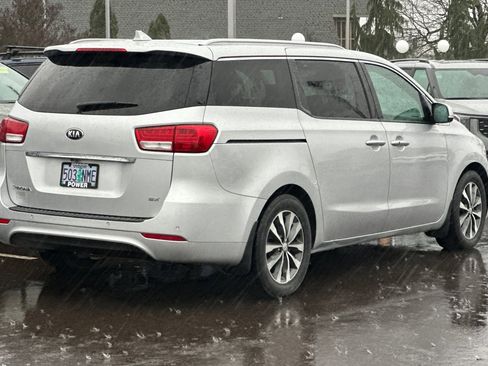 Used 2018 Kia Sedona SX image 4