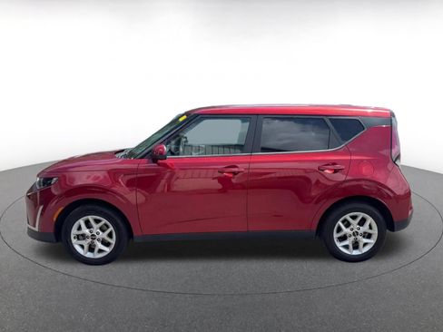 Used 2025 Kia Soul LX w/ LX Technology Package FWD image 8