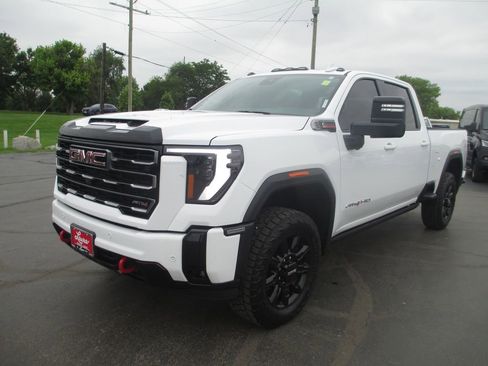 Used 2025 GMC Sierra 2500 AT4 w/ AT4 Premium Plus Package AWD/4WD image 11