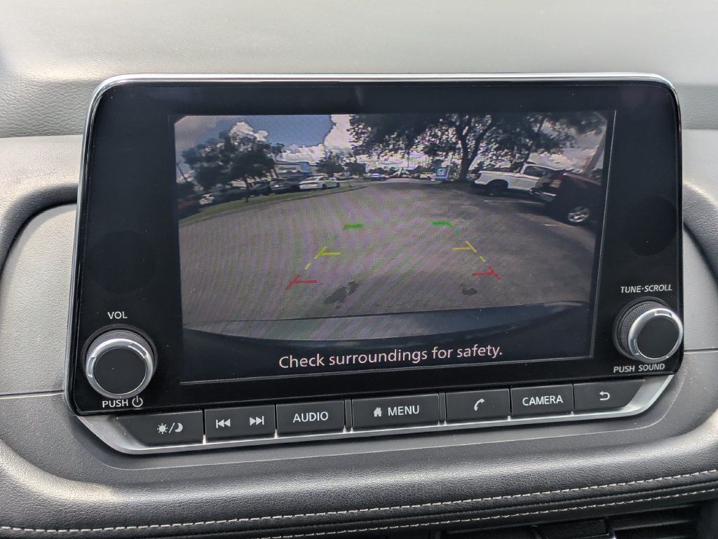 Used 2025 Nissan Rogue SV FWD image 19