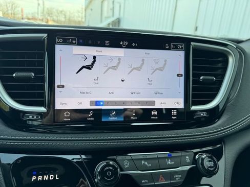 New 2026 Chrysler Pacifica Select image 35