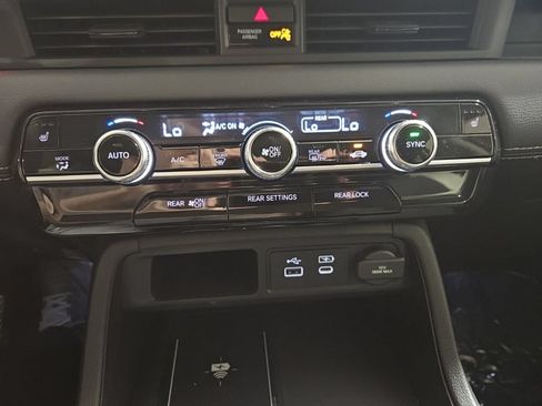 Used 2025 Honda Pilot Touring image 15