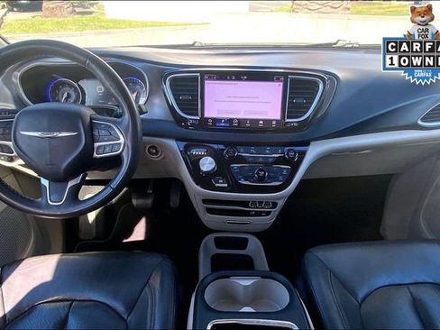 Used 2022 Chrysler Pacifica Touring-L FWD image 15
