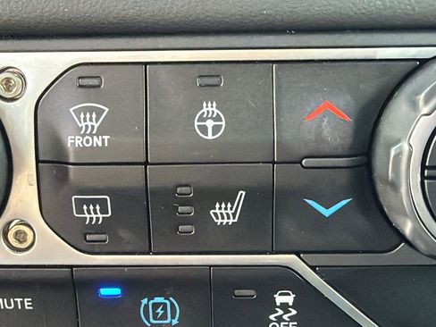 Used 2025 Jeep Wrangler Unlimited Sahara w/ Safety Group image 31