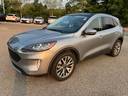 Used 2022 Ford Escape Titanium w/ Class II Trailer Tow Package AWD/4WD image 3