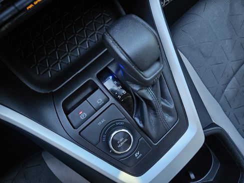 Used 2022 Toyota RAV4 XLE image 19