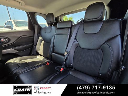 Used 2019 Jeep Cherokee Latitude Plus w/ Comfort/Convenience Group FWD image 22