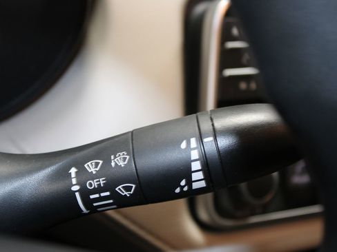 Used 2021 Nissan Versa SV image 18