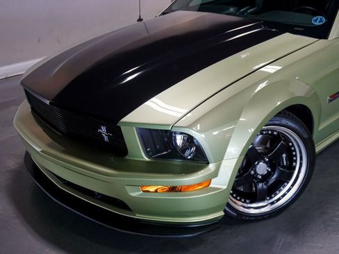 Used 2005 Ford Mustang GT RWD image 73