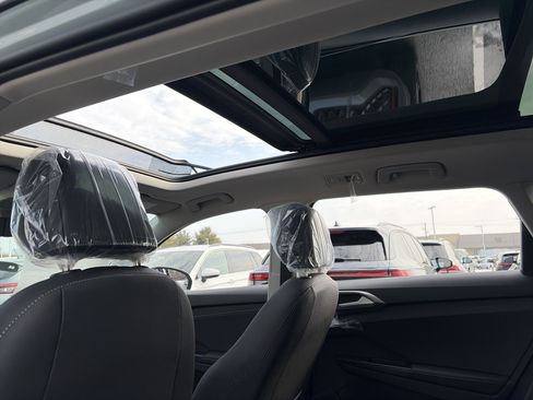 New 2026 Volkswagen Taos SE image 16